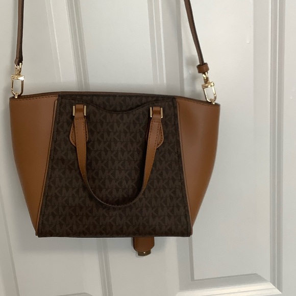 Michael Kors Taryn Small Sachel Bag - Picture 3 of 8